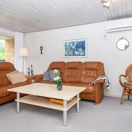 Holiday home 6 Person Holiday Home In Hemmet Falen